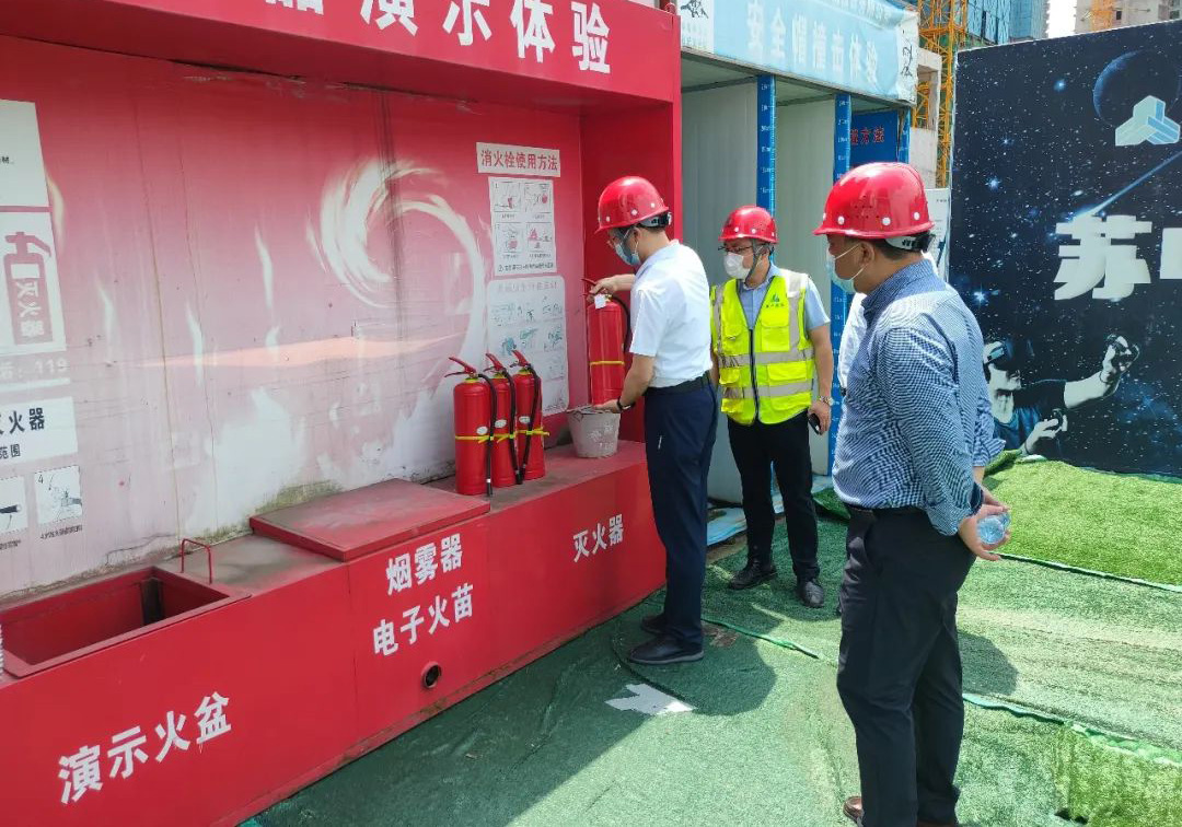 宜春市委常委、組織部部長(zhǎng)徐云涌率隊(duì)檢查公司新世界凱旋城項(xiàng)目安全生產(chǎn)工作