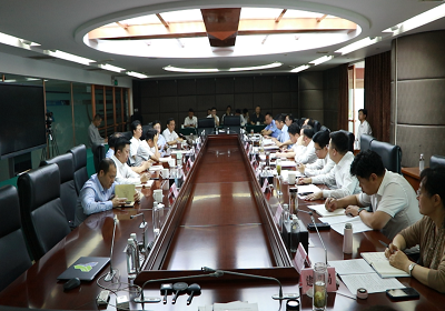 海安市委書記于立忠率隊(duì)調(diào)研蘇中集團(tuán)